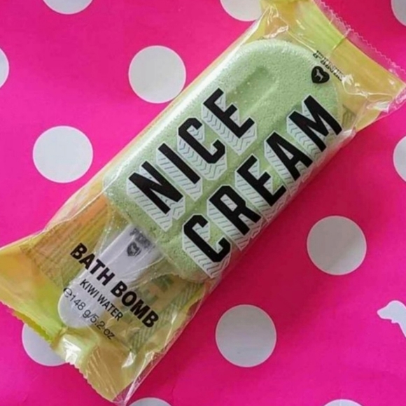 NWT (2) (Sealed in Packages) PINK Victoria's Secret Bath Bombs - Picture 4 of 9